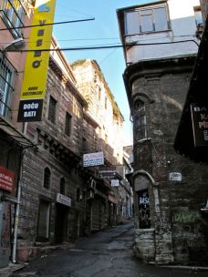 Jutting angles Persembe Pazari